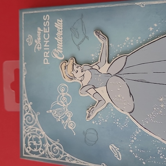 Disney Princess Cinderella Eye Shadow Palette NWT sealed - Picture 3 of 13